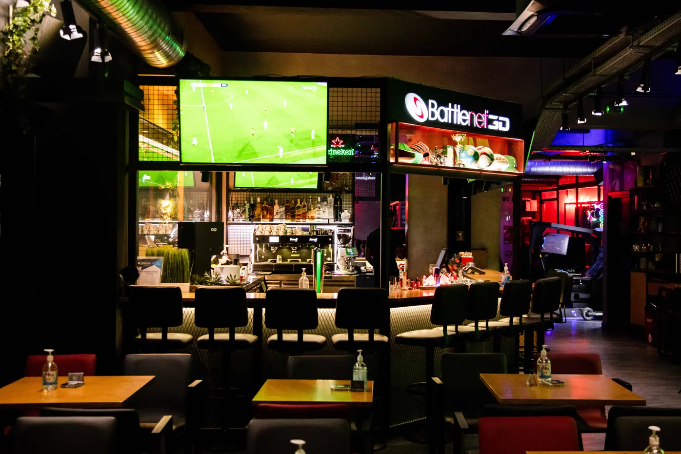 The venue and its screens — Battlenet Katerini